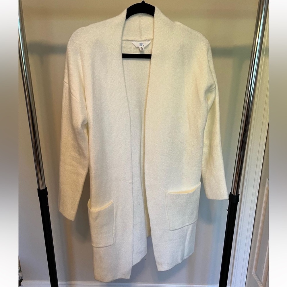 Time & Tru Fuzzy White Cardigan